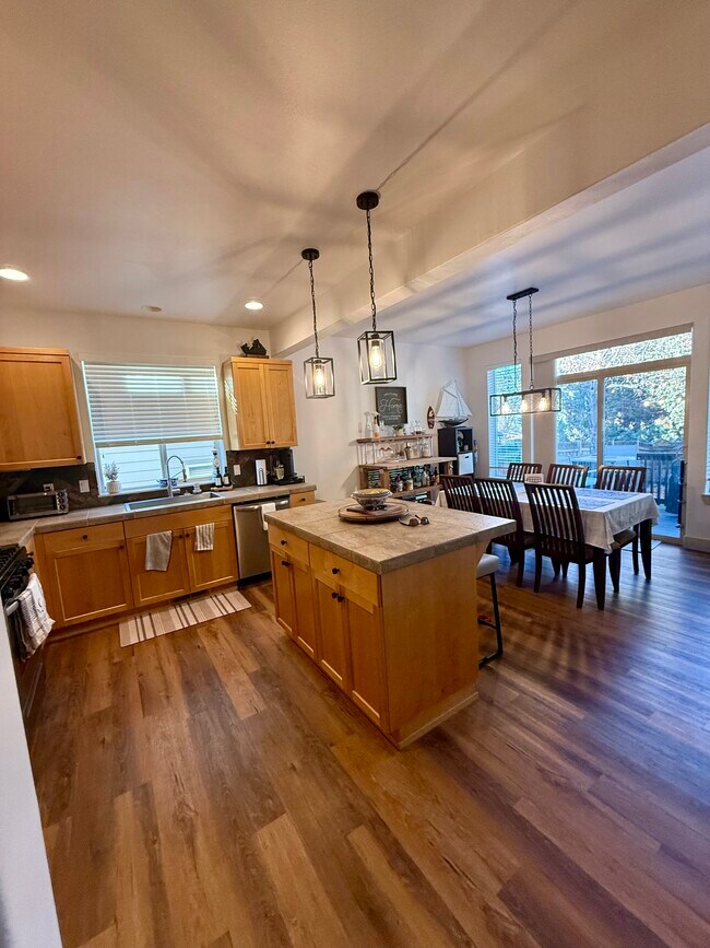 Foto del edificio - 3150 NE Angela Ave