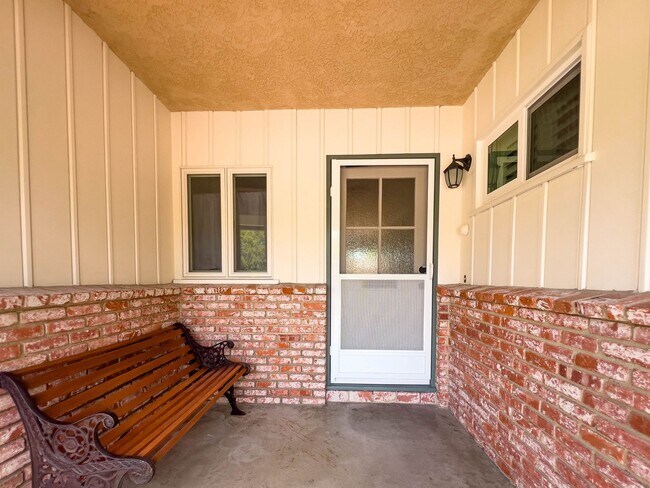 Building Photo - Spacious 3BR Home in Prime Burbank!