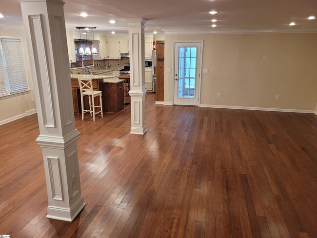 Building Photo - 103 Pinehurst Dr