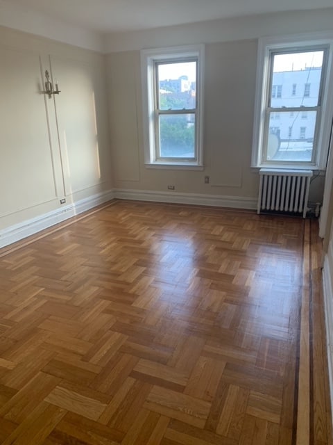 liv rm - 625 E 234th St