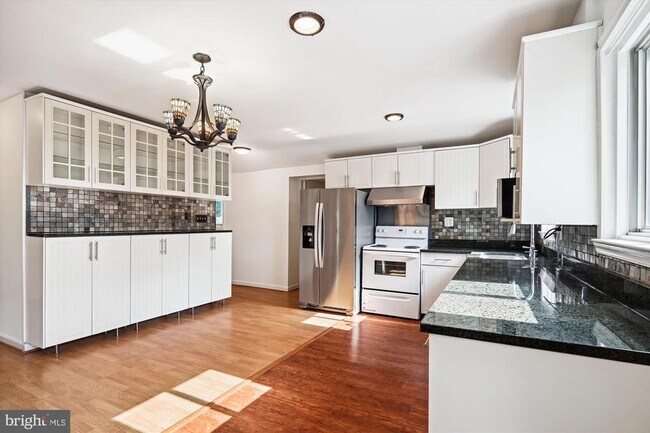 Building Photo - 7304 Arthur Dr