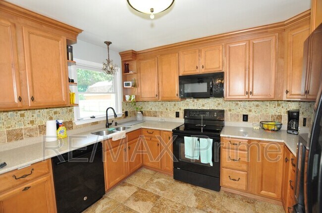 Building Photo - 104 McCosh Dr