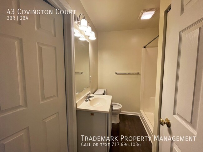Building Photo - Spacious End of Row Town Home