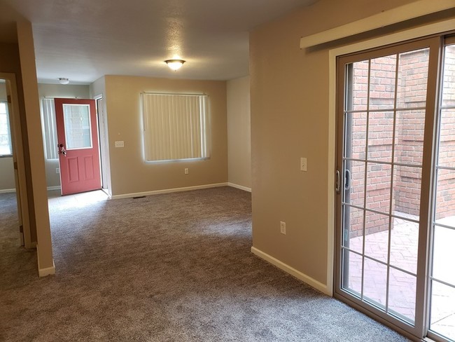 Building Photo - Luxury Condo For Rent - Toledo