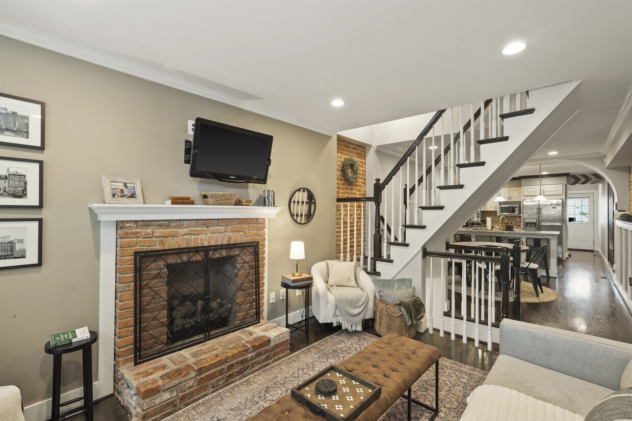 Primary Photo - 425 Gittings St