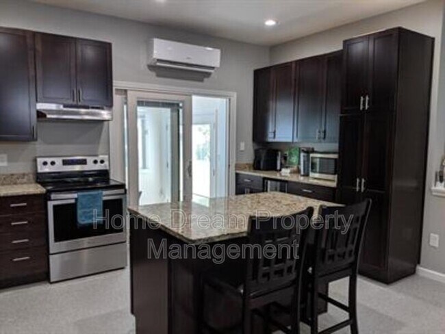 Foto del edificio - 1401 Bragg Rd