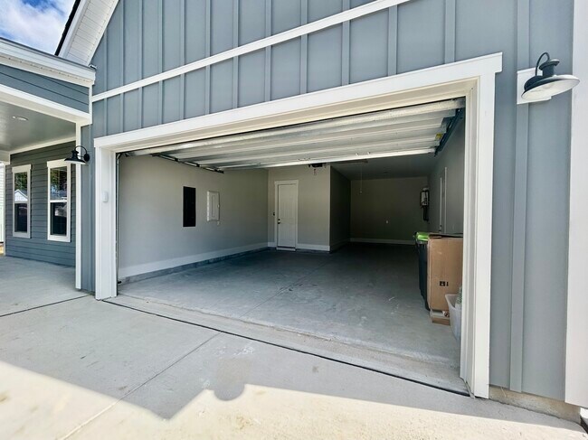 Foto del edificio - 1214 Laurel Oak Ave