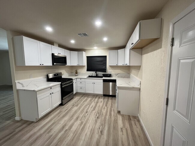 Foto del edificio - 3021 Farris Ave