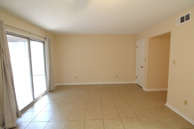 Building Photo - Central Pensacola 2-Bed, 1.5-Bath – Modern Updates & Move-In Ready!