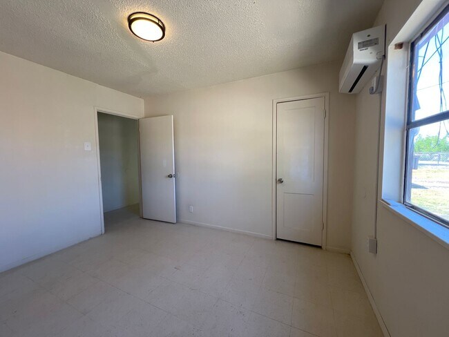 Foto del edificio - 1510 W Yucca Ave