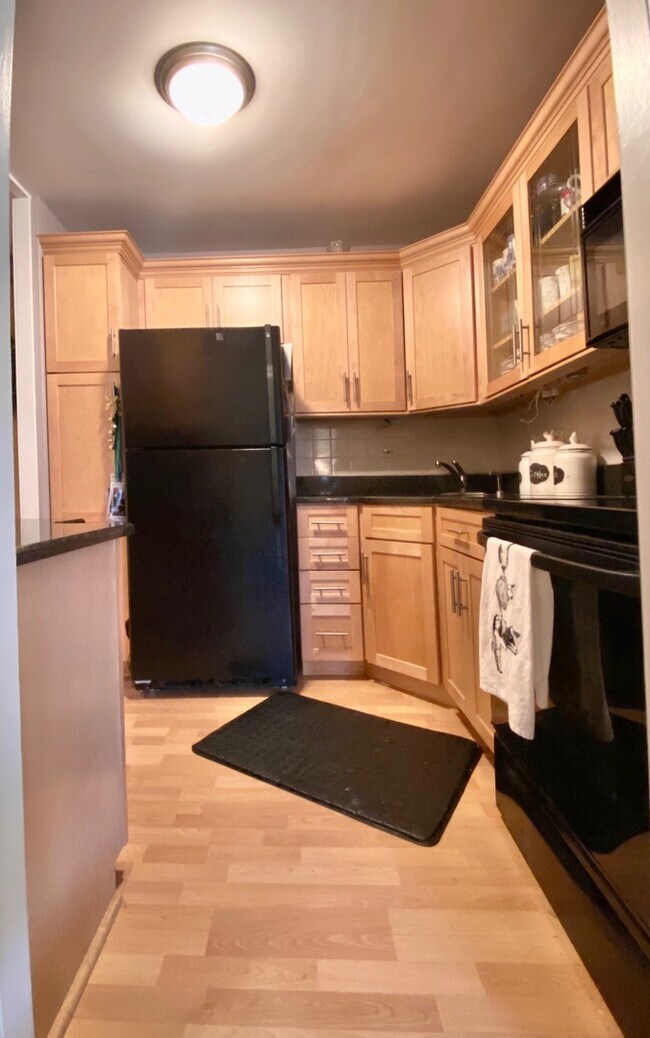 Foto del edificio - 2650 N Lakeview Ave