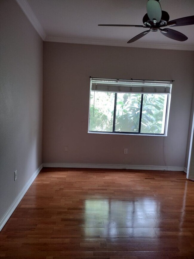 Foto del edificio - 1 Bed/1 Bath 2nd floor condo on Wimbledon ...