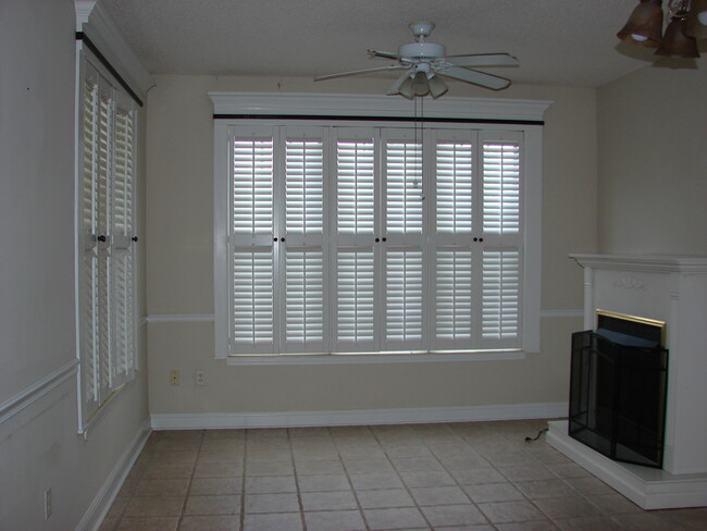 Breakfast nook - 159 Regency Dr