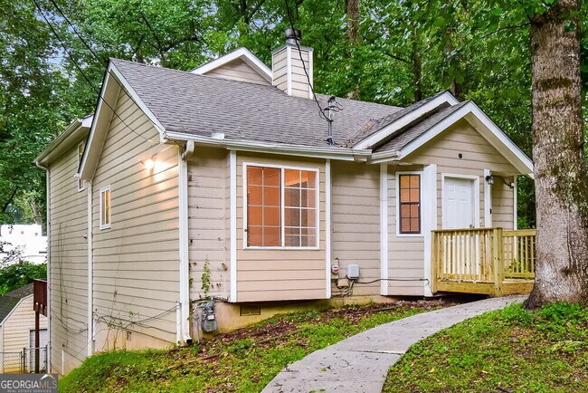 Building Photo - 4428 Lucy Ln SW