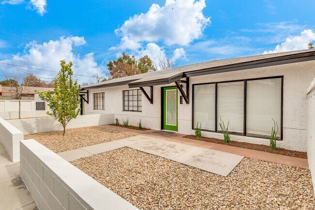 Building Photo - San Juan Duplex