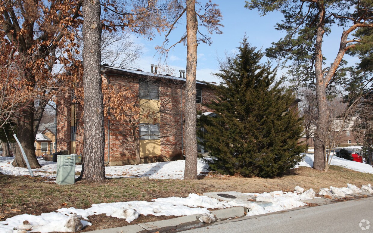 Building Photo - 7800-7810 W 85th St