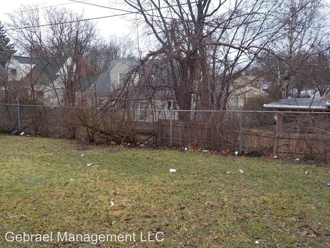 Building Photo - 2 br, 1 bath House - 3010 Beecher Rd