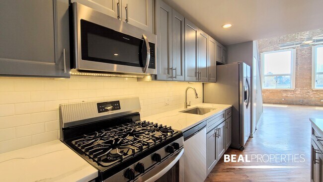 Building Photo - 2320 N Damen Ave