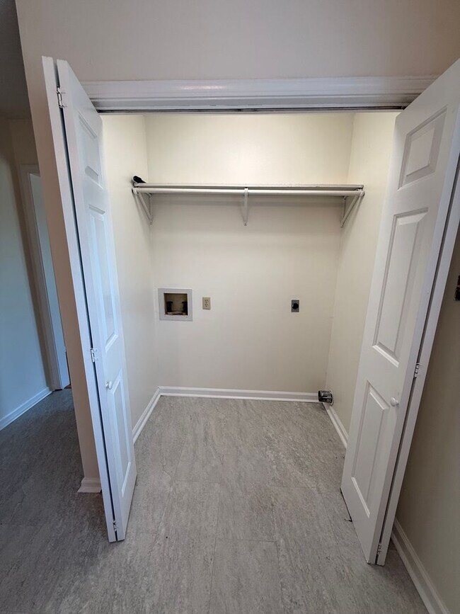 Building Photo - 112 Foxworth Dr
