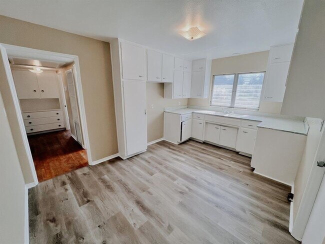 Foto del edificio - 318 Carey Pl