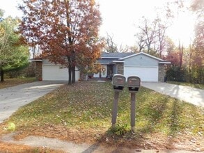 Building Photo - 3370-3372 Bridlewood Dr