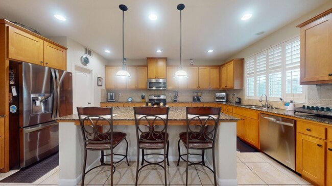 Building Photo - 2805 Amir Dr