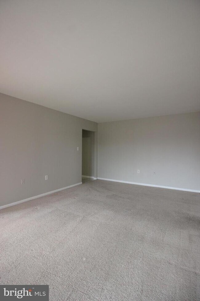 Building Photo - 619 Center St