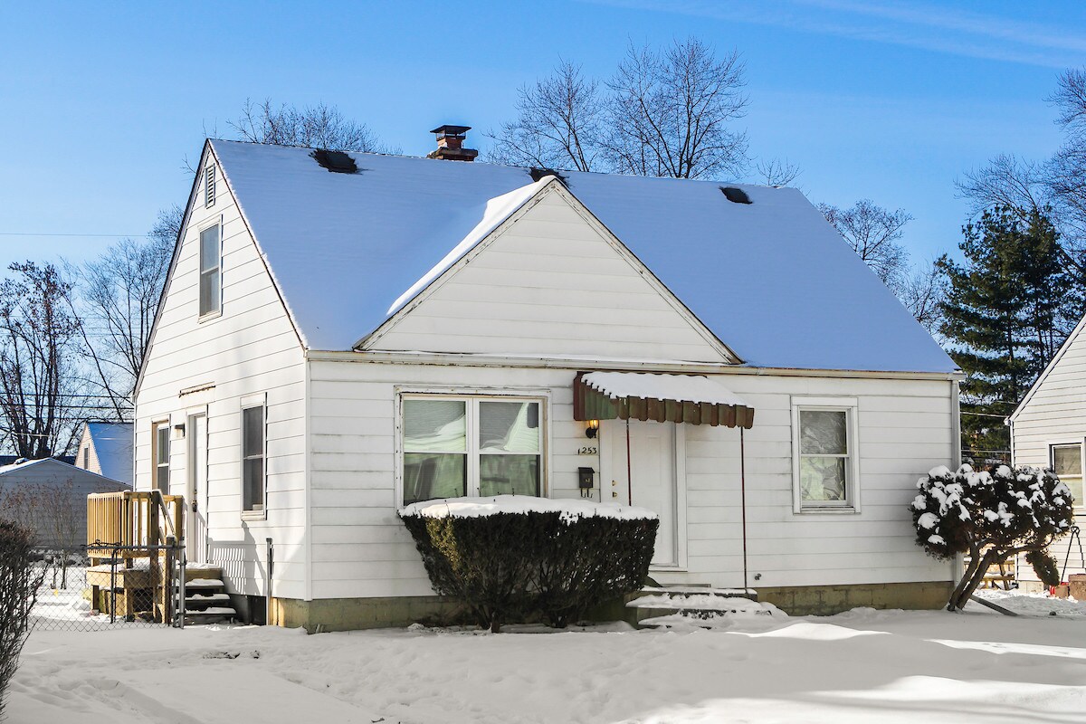 Primary Photo - 1253 Pauline Ave
