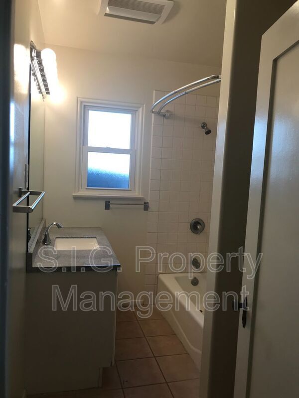 Foto del edificio - 1423 E Broadway