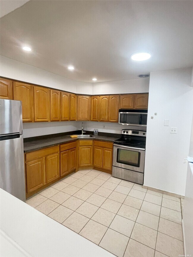 Foto del edificio - 211-14 23rd Ave