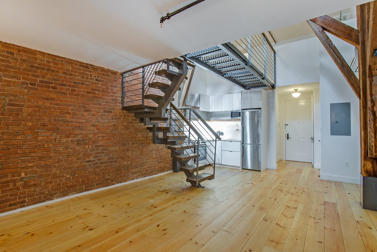 Primary Photo - 163 N 6th St