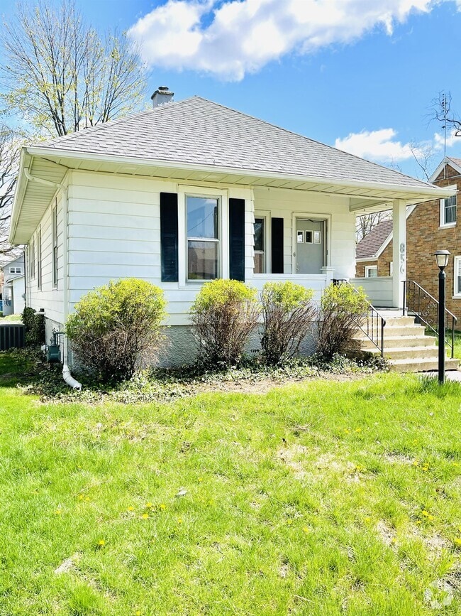 Apartments For Rent in Beaverville IL with Hardwood Floors 1 Rentals