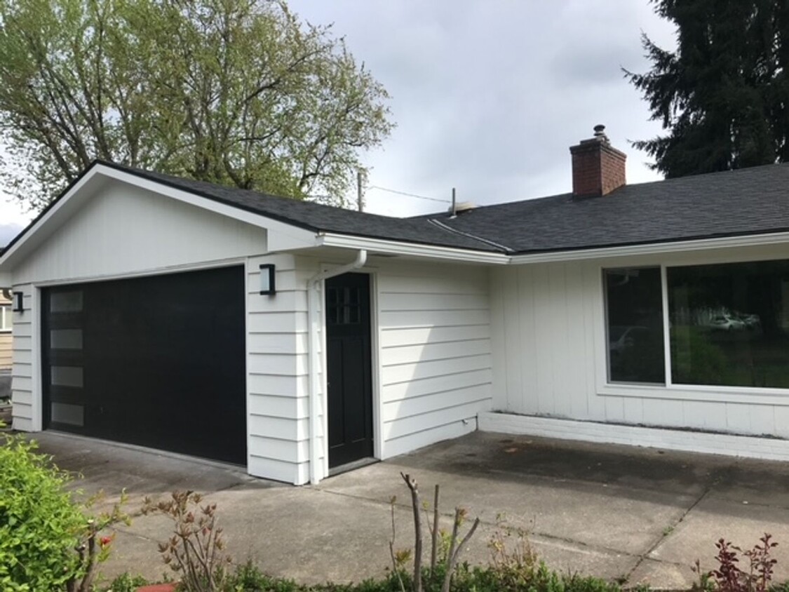 Primary Photo - Large Vintage Eugene Duplex