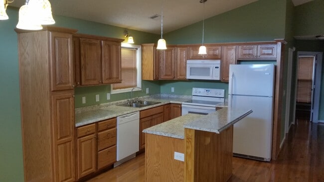 Building Photo - 506 Laura Ln