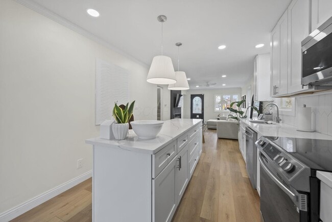 Building Photo - 111 Rosslyn Ave