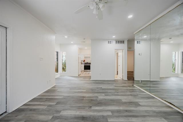 Building Photo - 412 Pebble Way