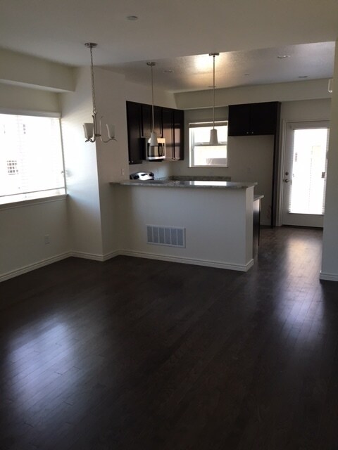 Foto del edificio - BEAUTIFUL 3 BED/3.5 BATH TOWNHOME