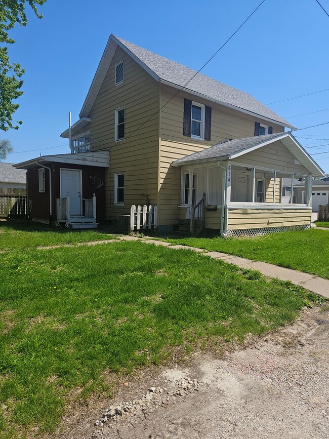 Building Photo - 614 51st St