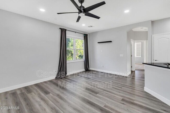 Building Photo - 5625 S 21st Pl