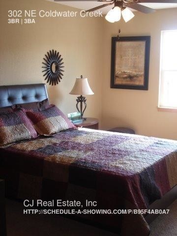 Foto del edificio - 302 NE Coldwater Creek Dr