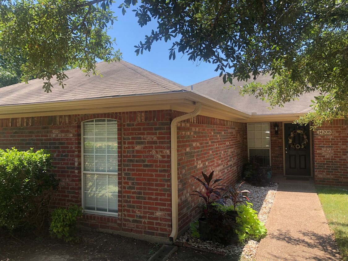 Primary Photo - 14208 Chisolm Dr