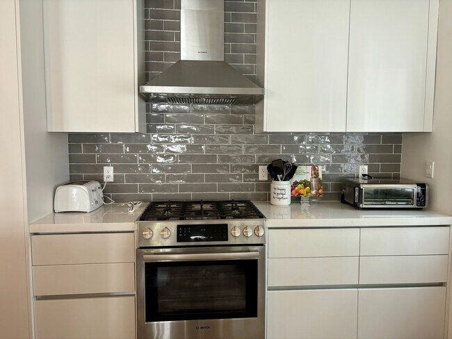 Kitchen - 5171 Costello Ave