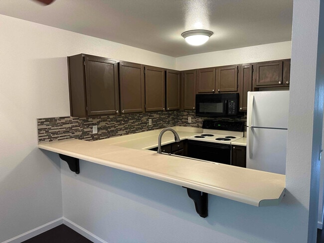 Building Photo - 1930 Congress Cir