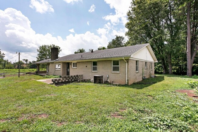 Building Photo - 554 Cox Ln
