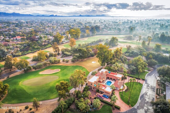Foto del edificio - 7156 Oakmont Dr
