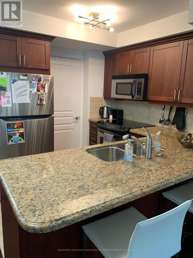 308308 Palmerston Ave, Toronto, ON M6J 3X9 House for Rent in Toronto