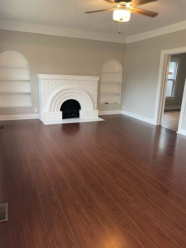 Building Photo - Charming 3 bedroom, 2 bathroom 2-story home in the heart of Guthrie