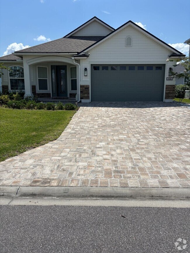 Building Photo - 835 Silver Pine Dr