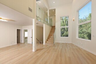 Building Photo - 1827 Hill Dr