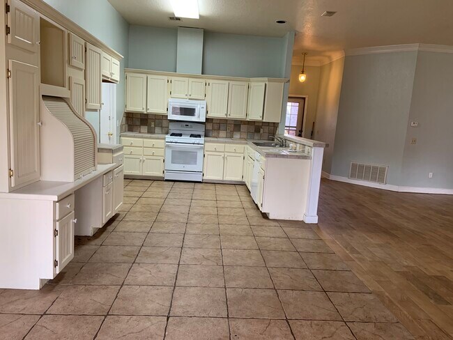 Building Photo - 1920 Gebron Dr